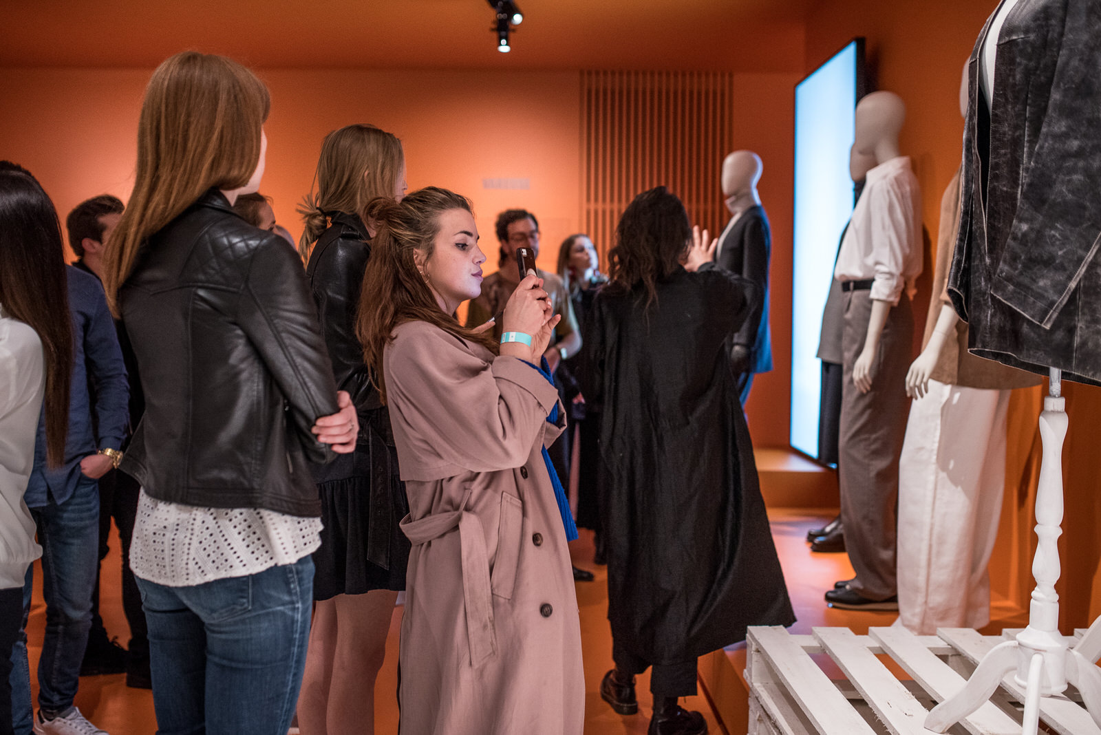 Collection presentation: Fashion from the MoMu collection – secondary & higher education