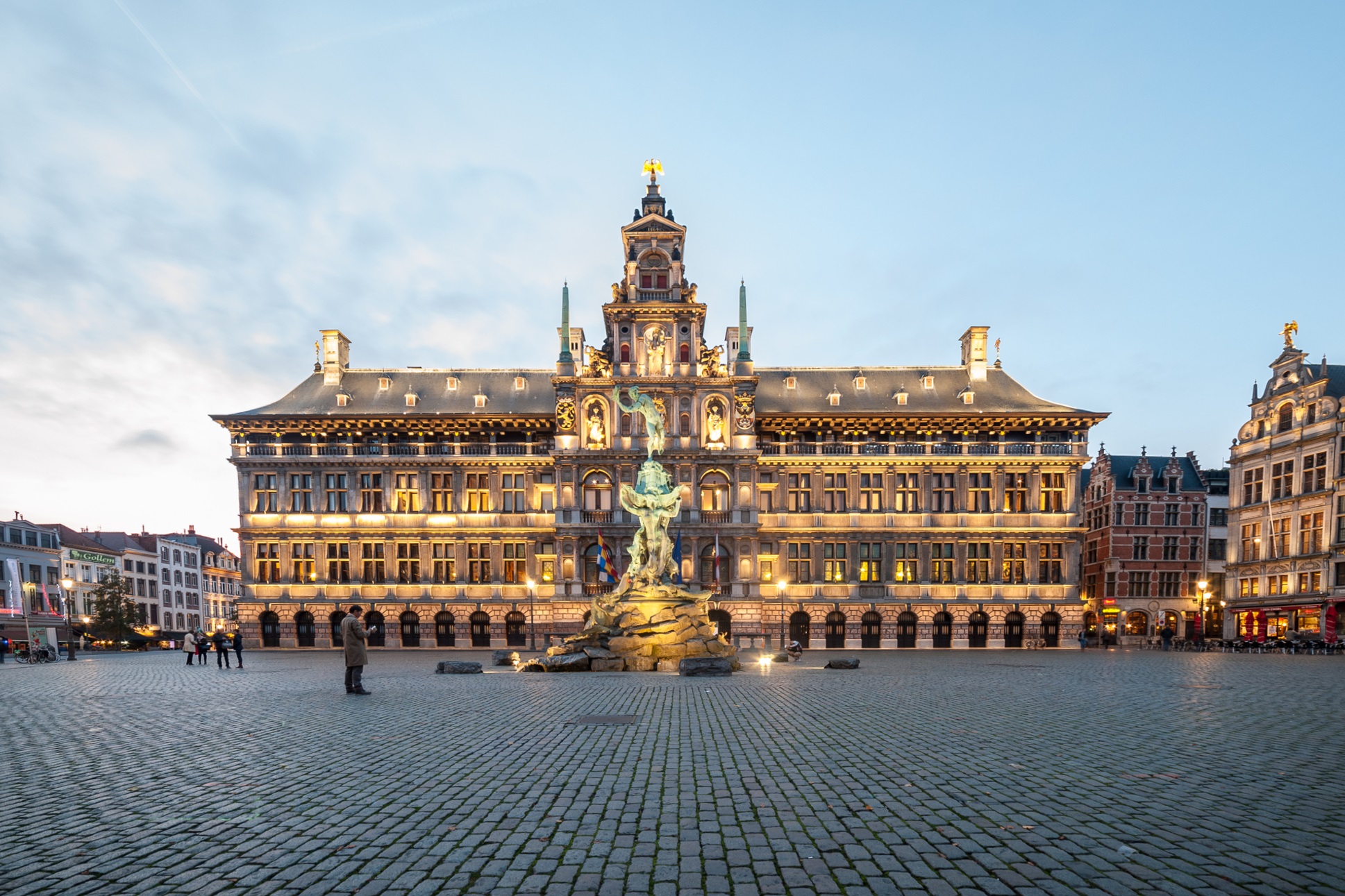 A palace for world citizens