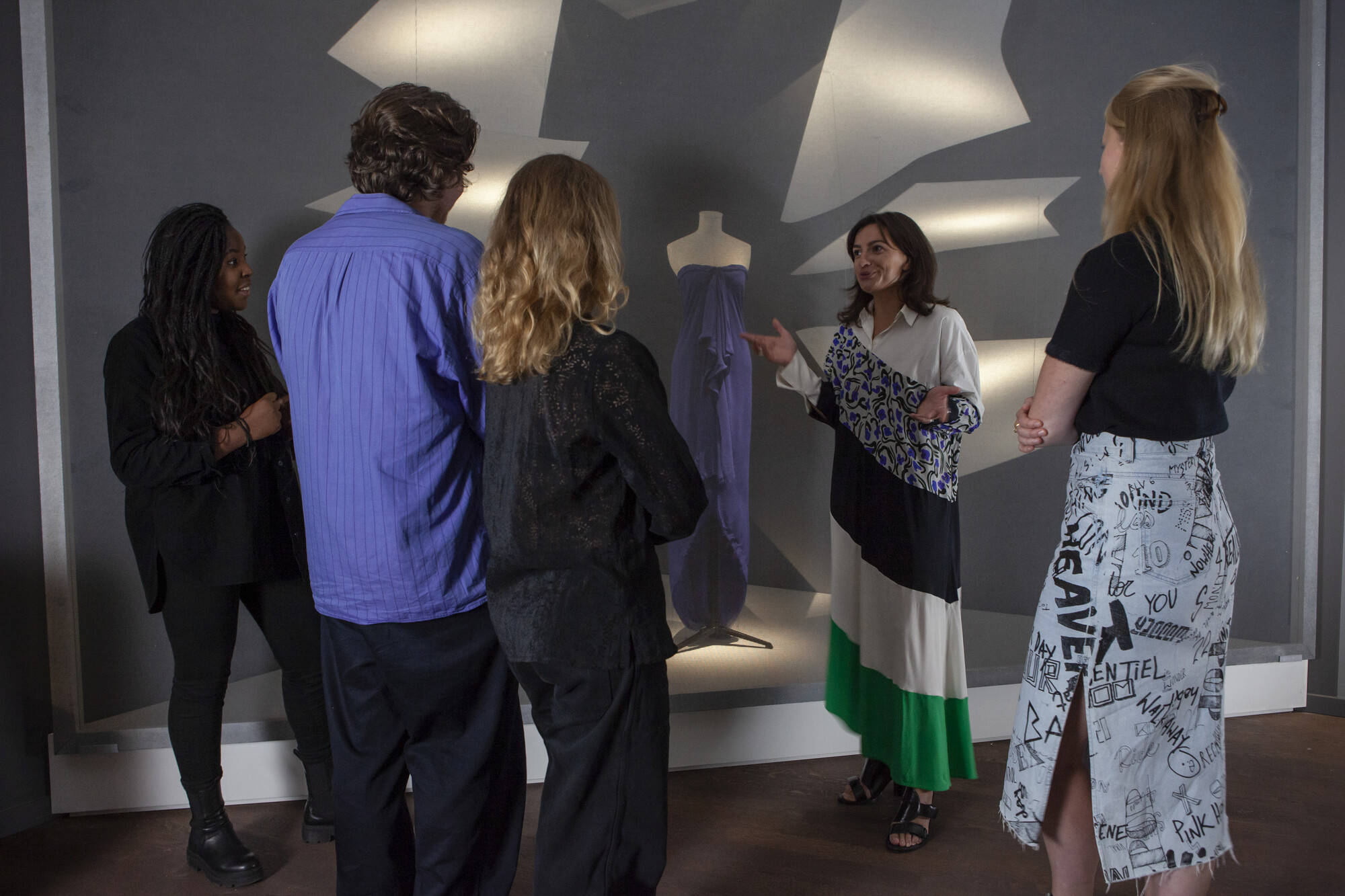 Geometrically Wired. IO Van Oostveldt tussen kleding en kunst – secundair & hoger onderwijs
