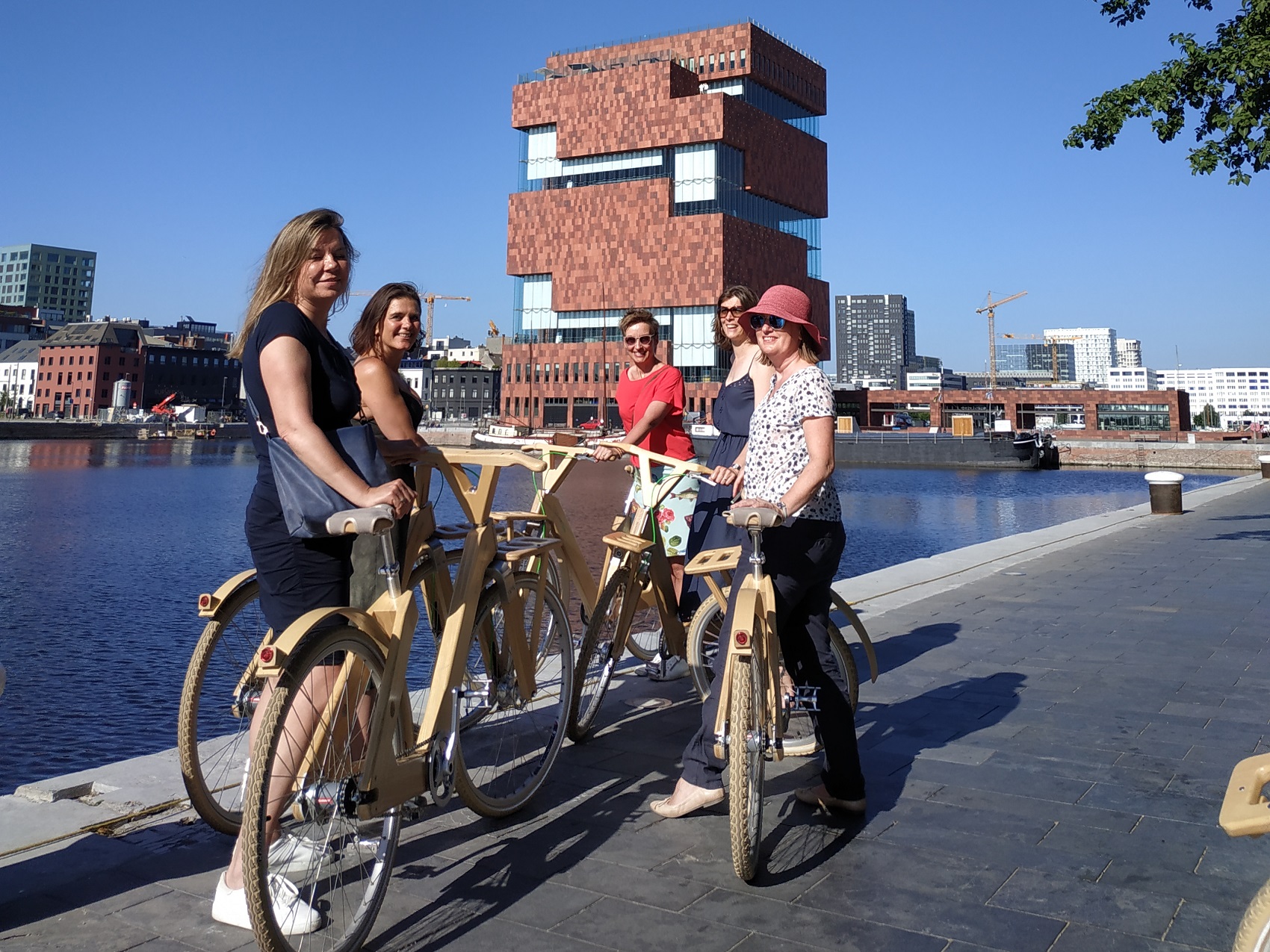 Antwerp Eco tour op houten fietsen