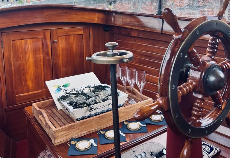 Croisière de luxe avec huîtres et caviar