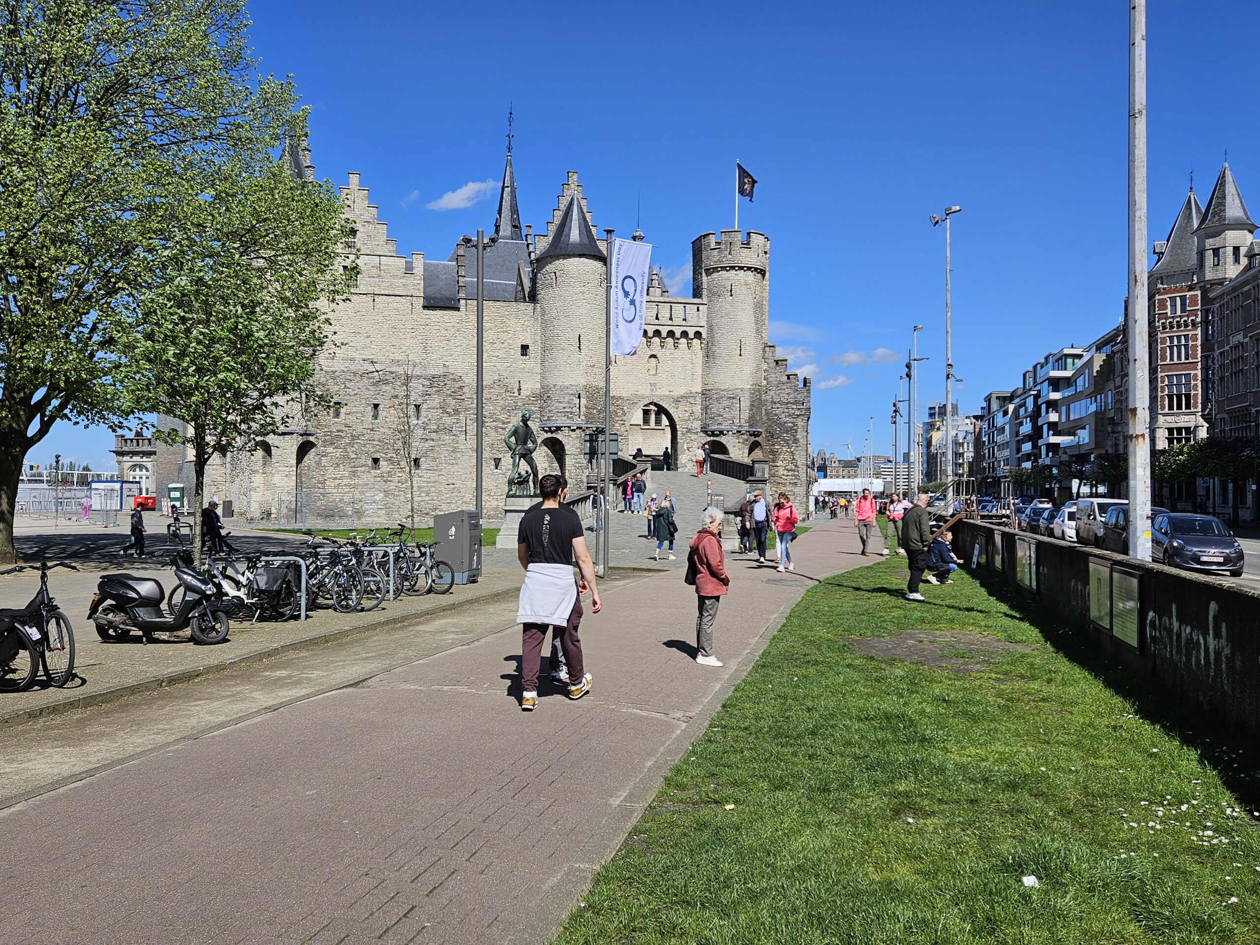 By bike from Het Steen to Lillo